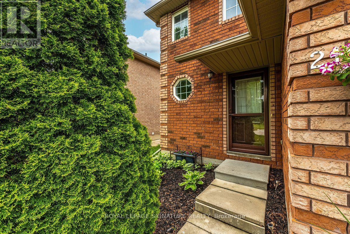 215 Turnbridge Road, Barrie, Ontario  L4M 6R6 - Photo 4 - S13858164