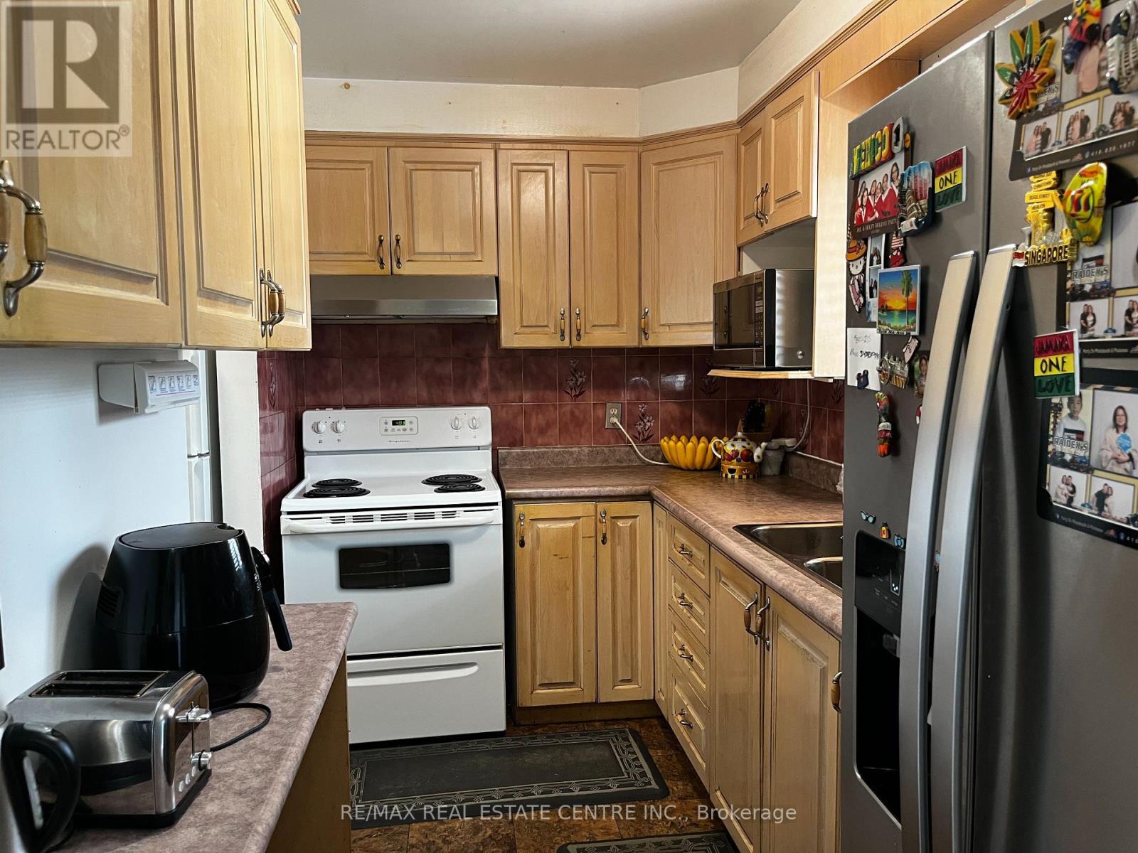1 Hawkins Court, Brampton, Ontario  L6S 2N7 - Photo 13 - W13858138