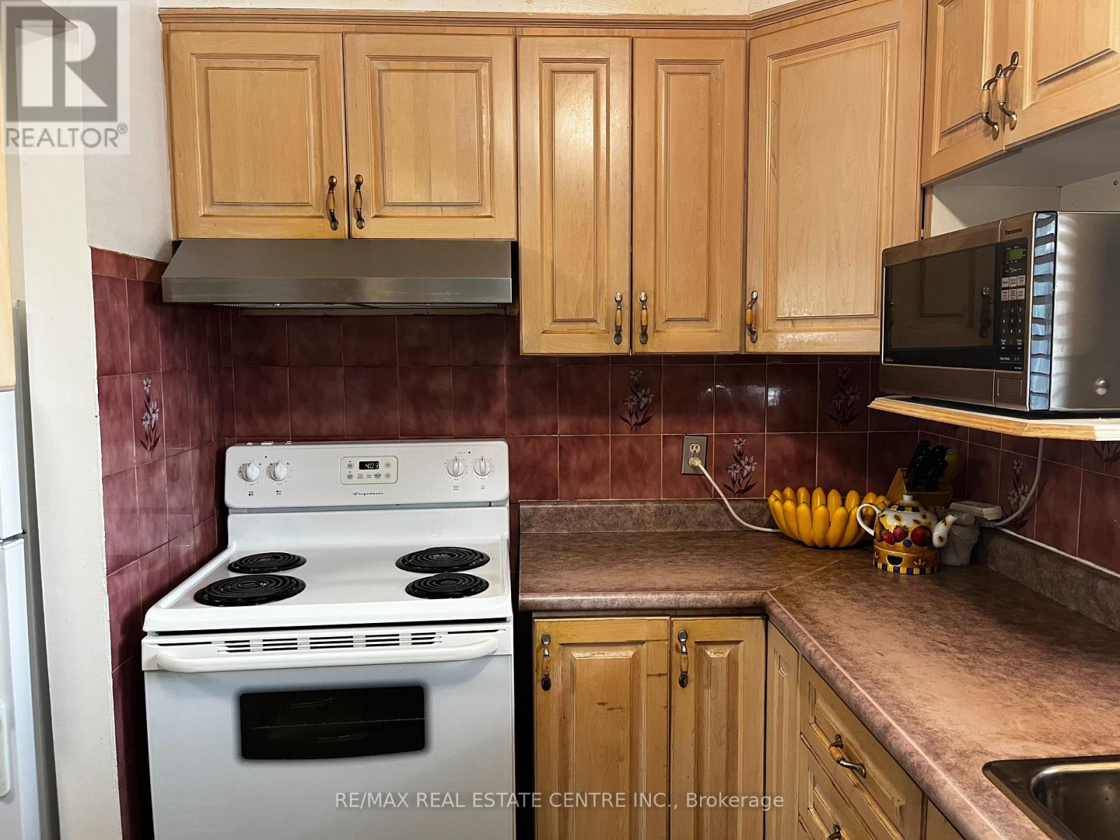 1 Hawkins Court, Brampton, Ontario  L6S 2N7 - Photo 14 - W13858138