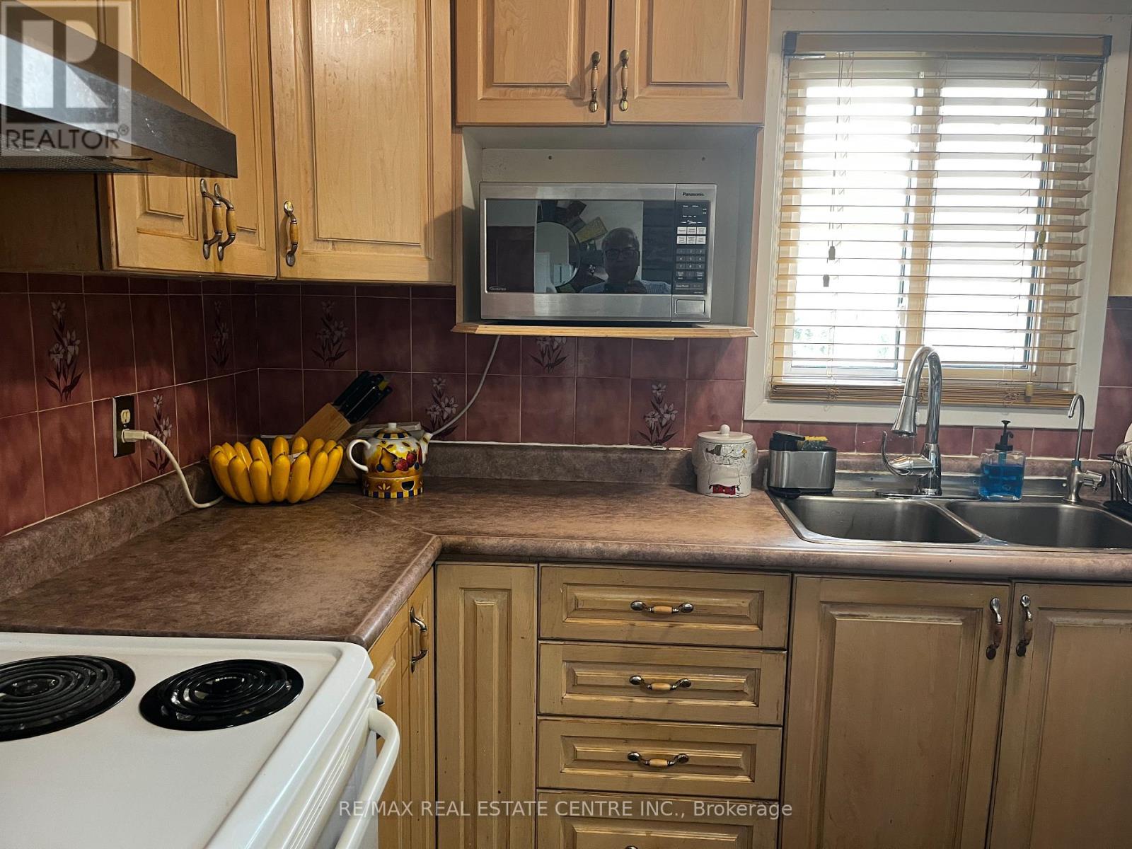 1 Hawkins Court, Brampton, Ontario  L6S 2N7 - Photo 15 - W13858138