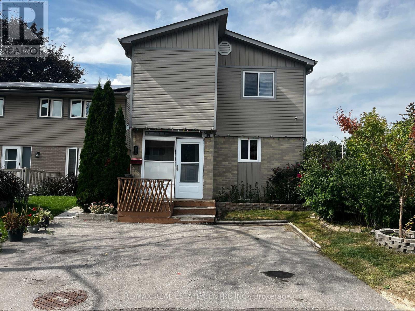 1 Hawkins Court, Brampton, Ontario  L6S 2N7 - Photo 2 - W13858138