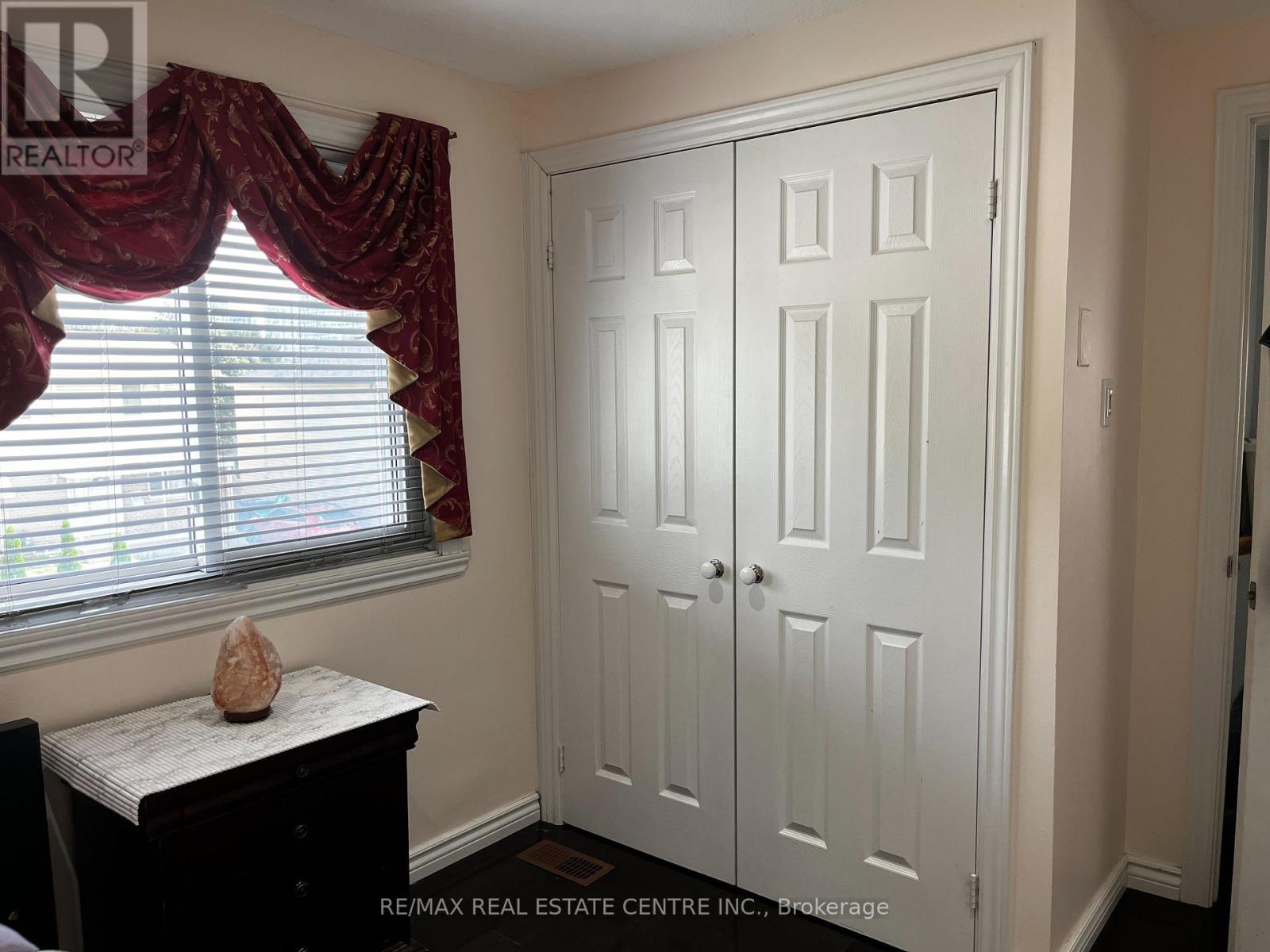 1 Hawkins Court, Brampton, Ontario  L6S 2N7 - Photo 24 - W13858138