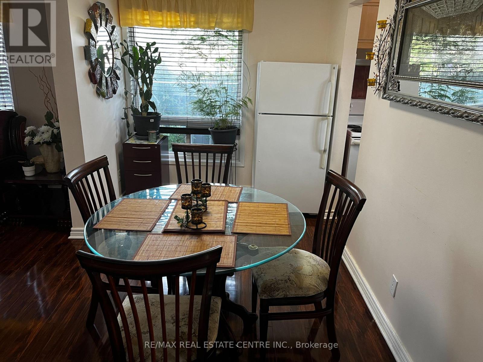 1 Hawkins Court, Brampton, Ontario  L6S 2N7 - Photo 6 - W13858138