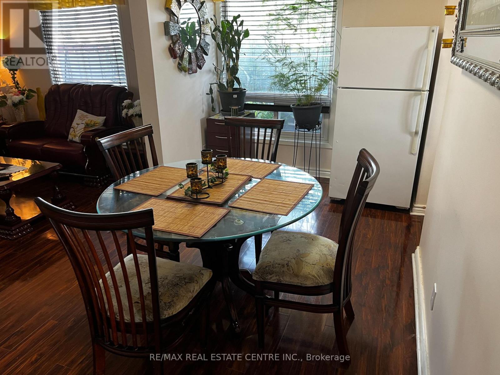 1 Hawkins Court, Brampton, Ontario  L6S 2N7 - Photo 7 - W13858138