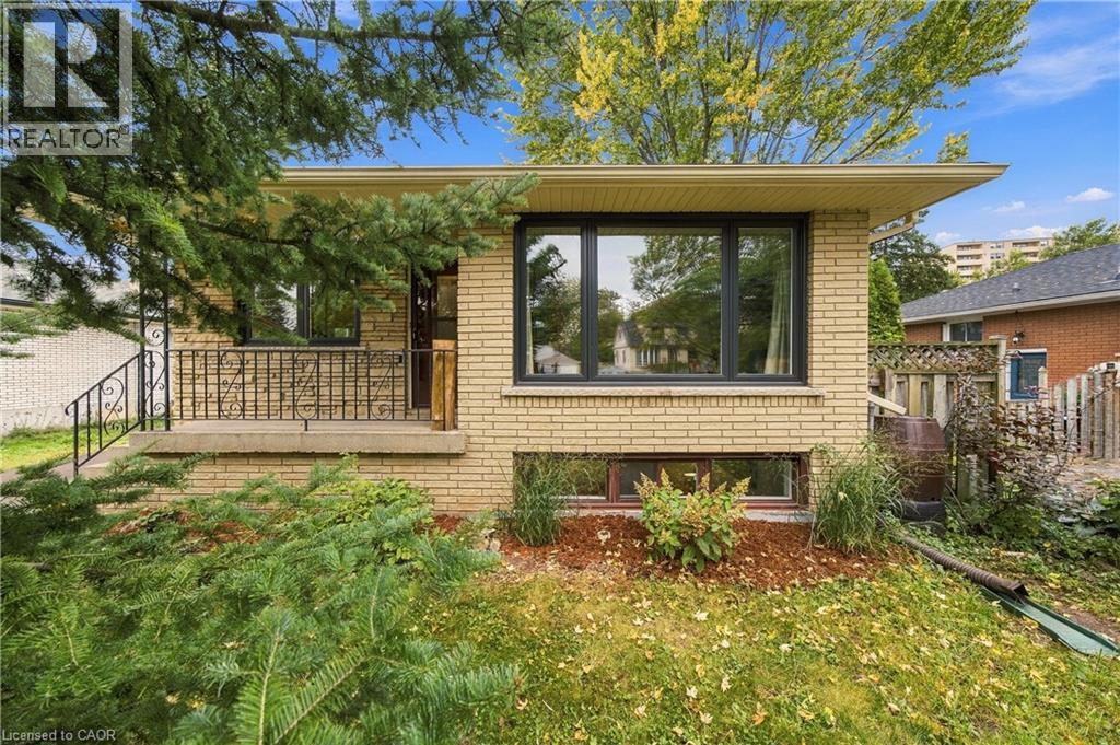 662 DYNES Road, Burlington, Ontario