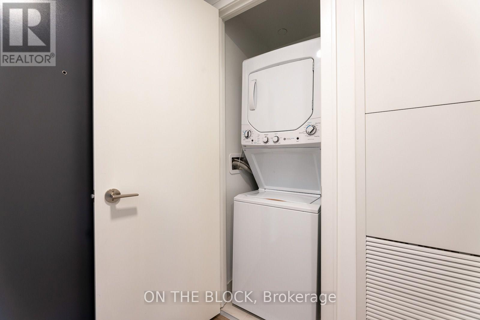 913 - 86 Dundas Street E, Mississauga, Ontario  L5A 1W4 - Photo 2 - W13858204
