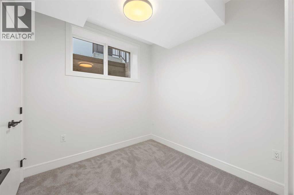 1908 5 Street NE