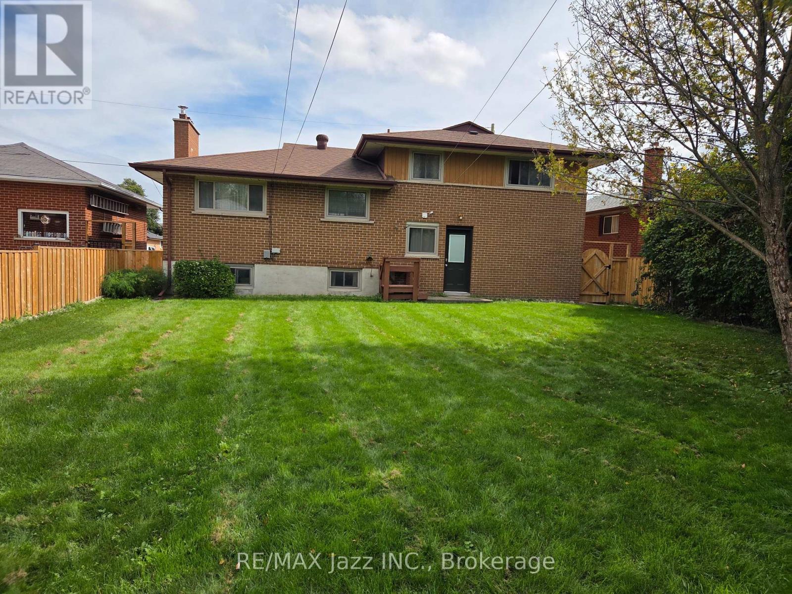 302 Poplar Street, Oshawa, Ontario  L1H 6P7 - Photo 2 - E13858224