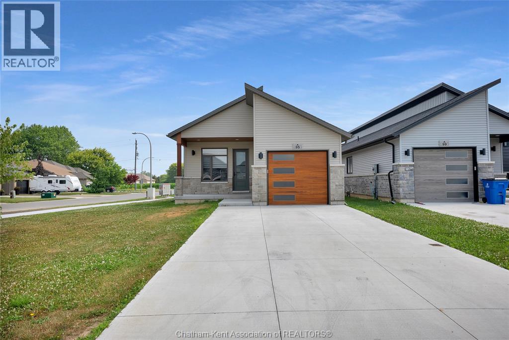 95 IRONWOOD TRAIL, Chatham, Ontario