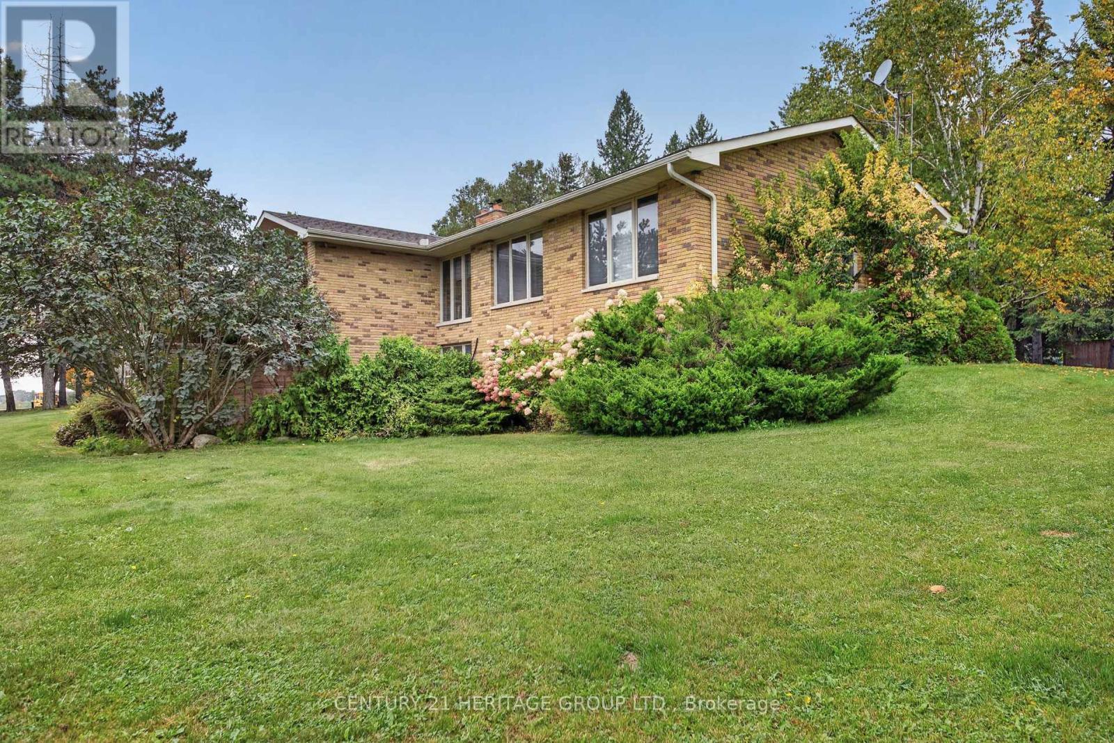 1 Arthur Evans Crescent, Bradford West Gwillimbury, Ontario L3Z 3K9 - Photo 1 - N13858318