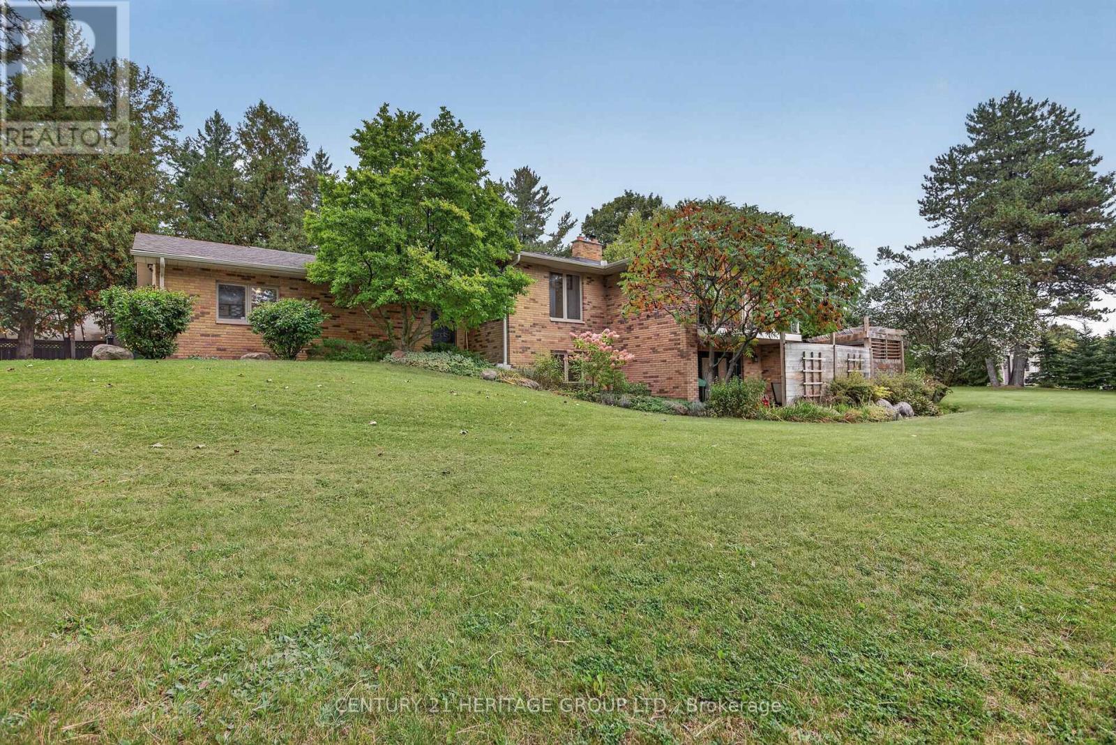1 Arthur Evans Crescent, Bradford West Gwillimbury, Ontario L3Z 3K9 - Photo 2 - N13858318