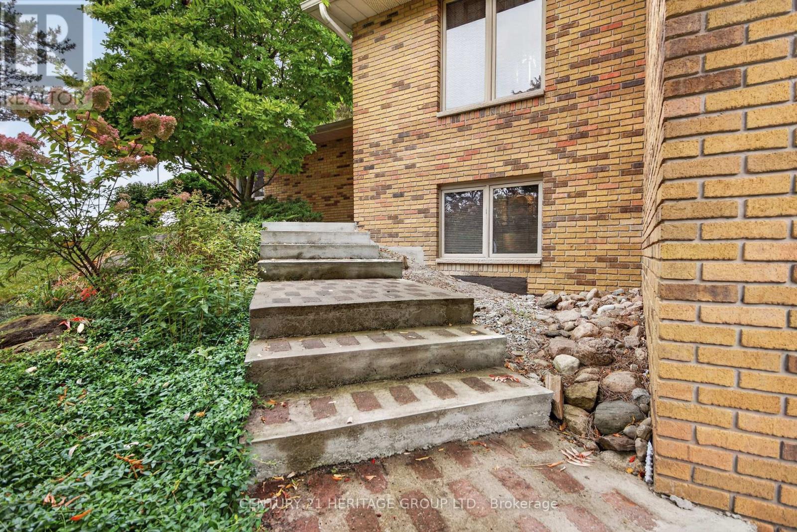 1 Arthur Evans Crescent, Bradford West Gwillimbury, Ontario L3Z 3K9 - Photo 5 - N13858318