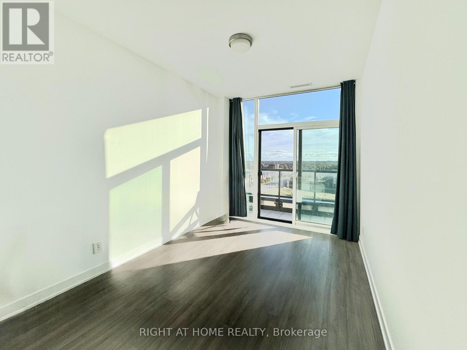 708 - 681 Yonge Street, Barrie, Ontario  L9J 0K1 - Photo 3 - S13858298