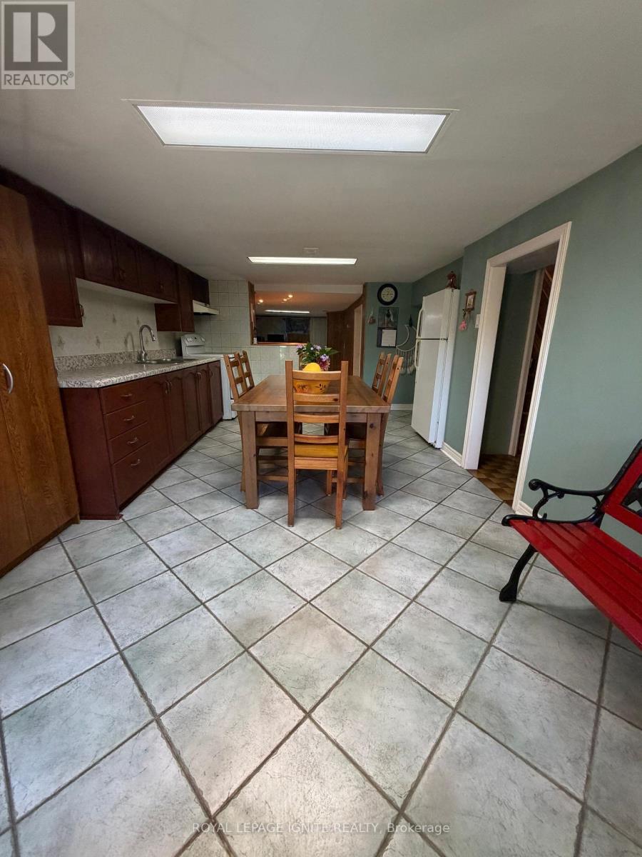 40 Avon Avenue, Toronto, Ontario  M6N 3W7 - Photo 16 - W13843086