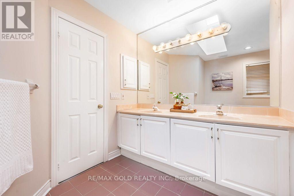 1361 Daniel Creek Road, Mississauga, Ontario  L5V 1V3 - Photo 34 - W13857266