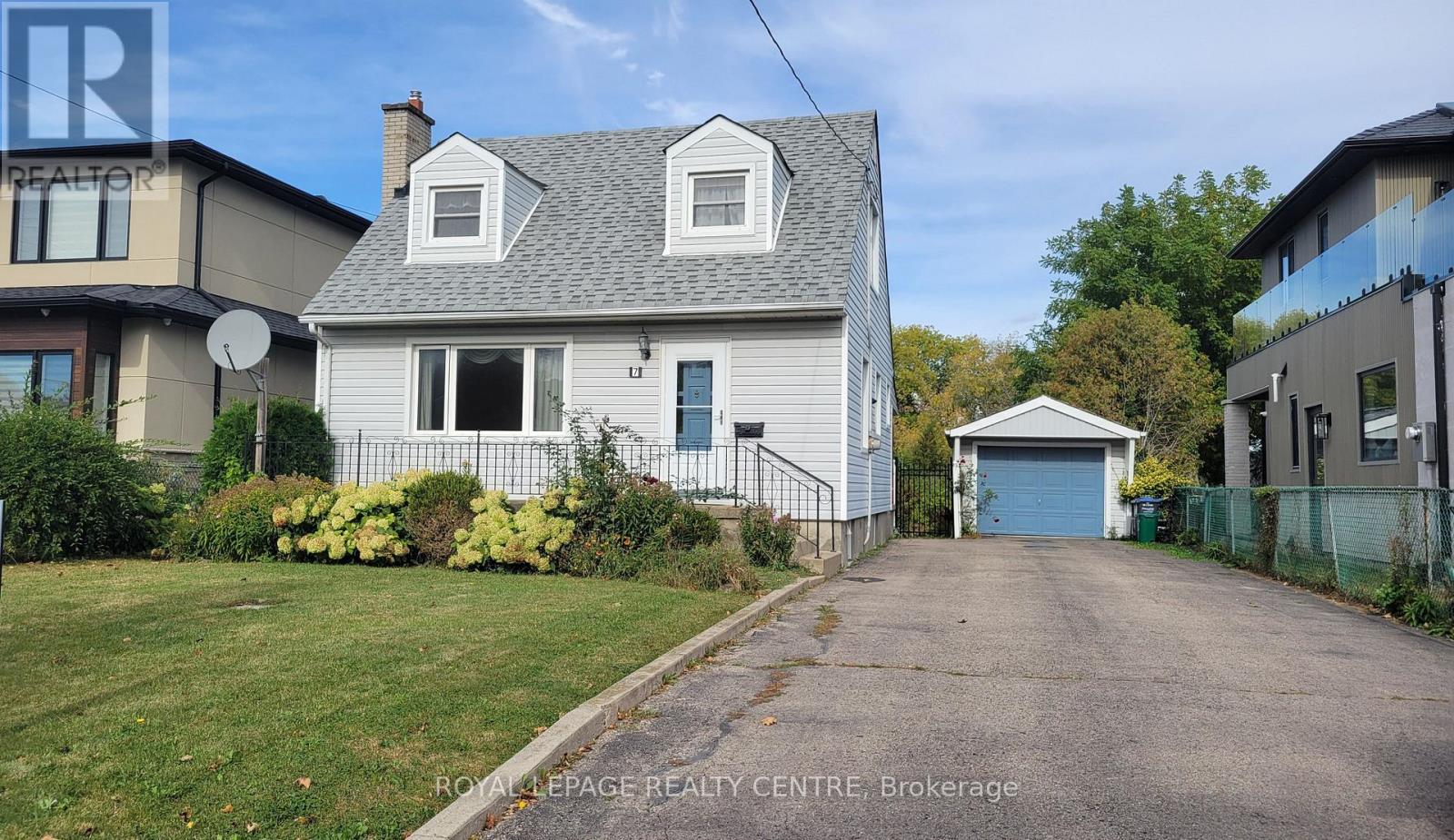 7 EARL STREET, Mississauga, Ontario