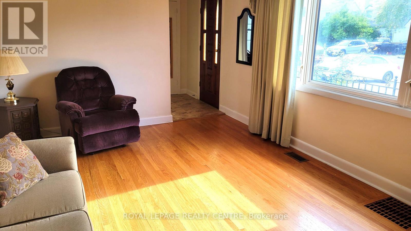 7 Earl Street, Mississauga, Ontario  L5M 1N6 - Photo 4 - W13858262