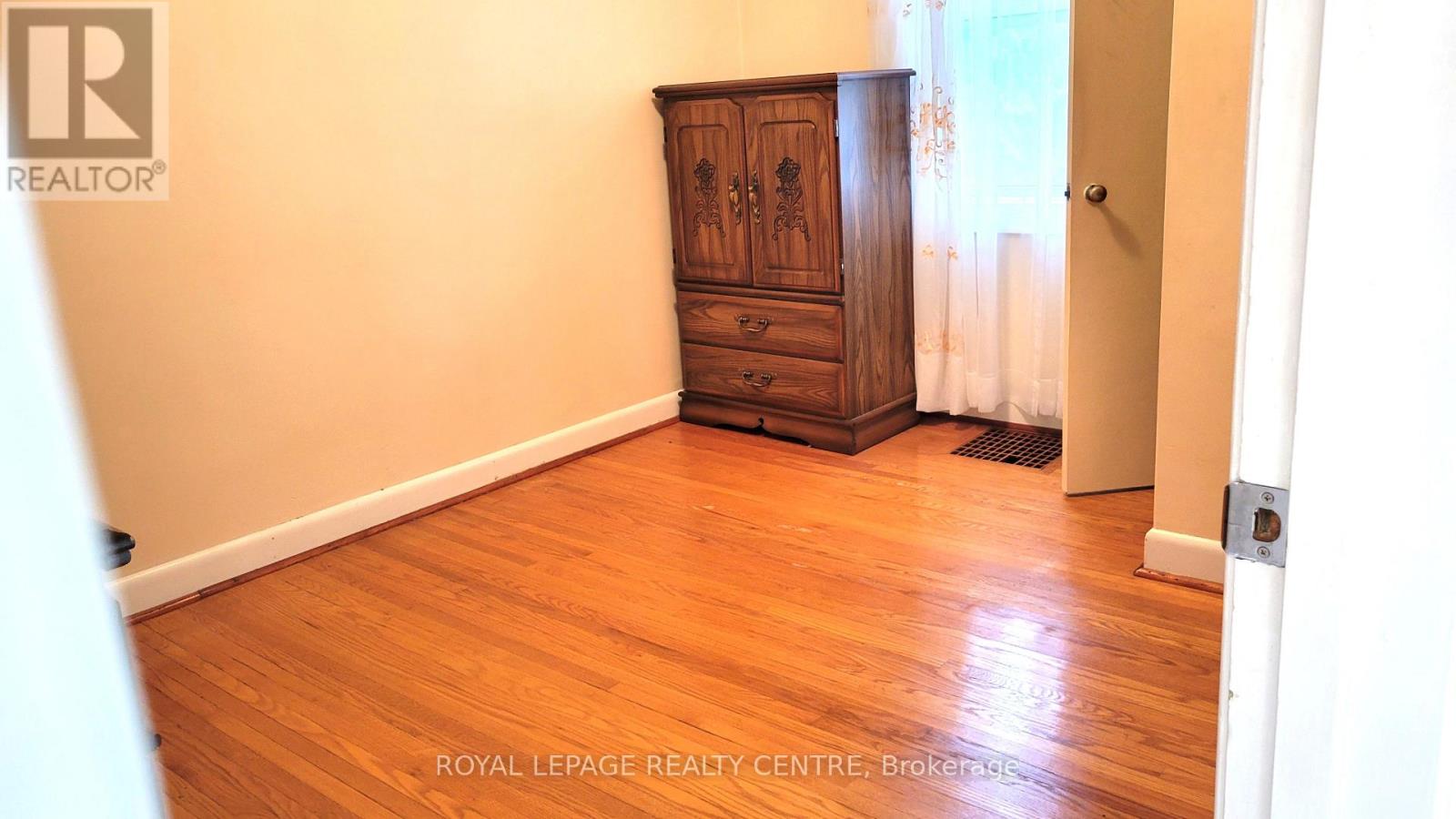 7 Earl Street, Mississauga, Ontario  L5M 1N6 - Photo 5 - W13858262