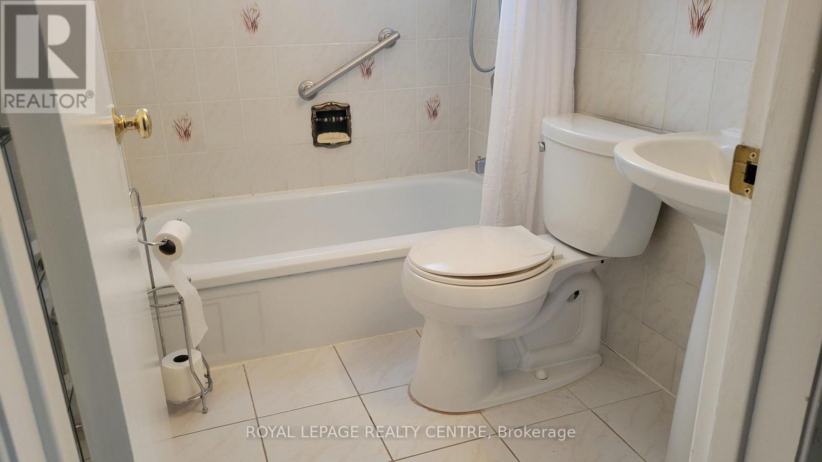 7 Earl Street, Mississauga, Ontario  L5M 1N6 - Photo 7 - W13858262