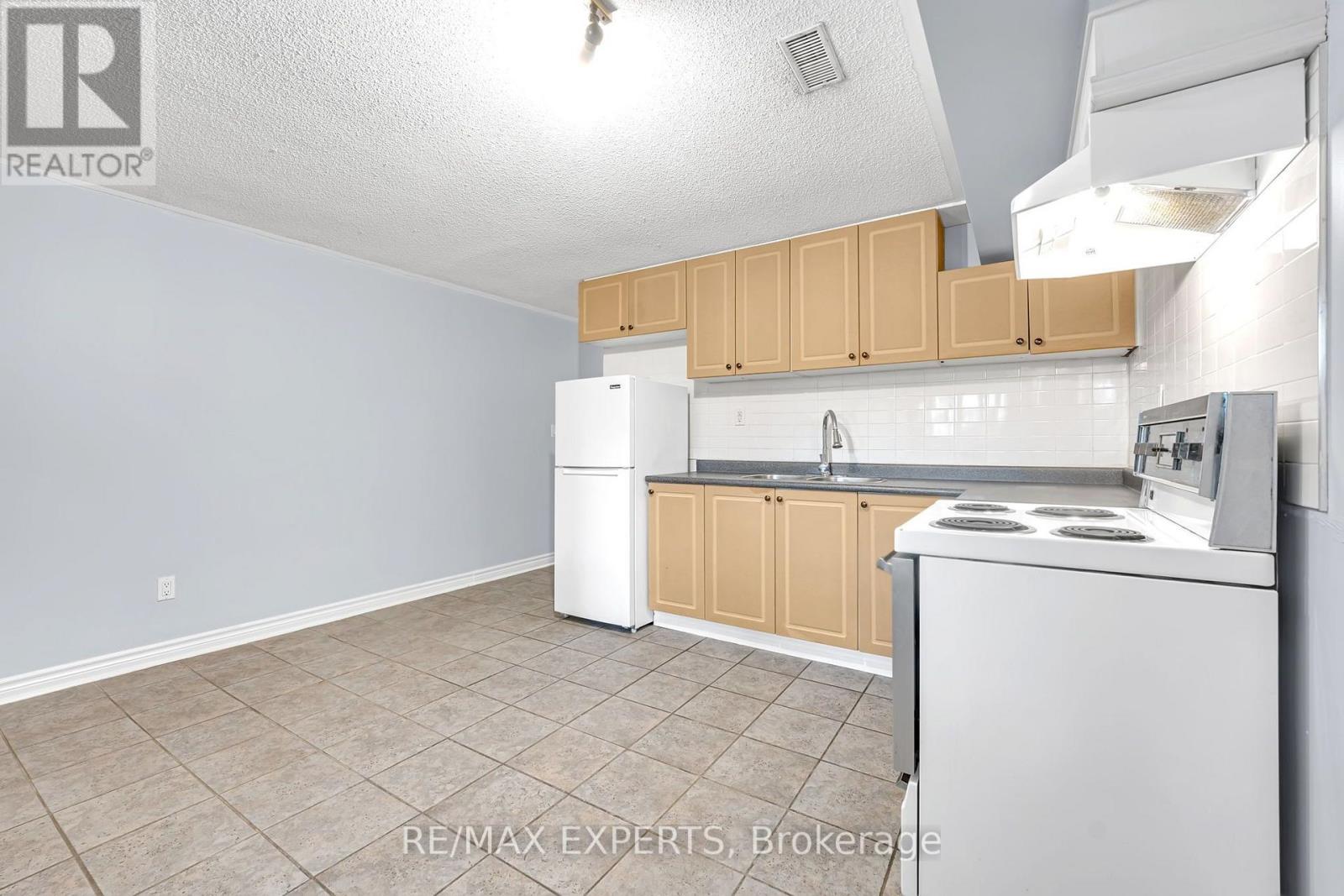 836 St Clarens Avenue, Toronto, Ontario  M6H 3X6 - Photo 18 - W13858270