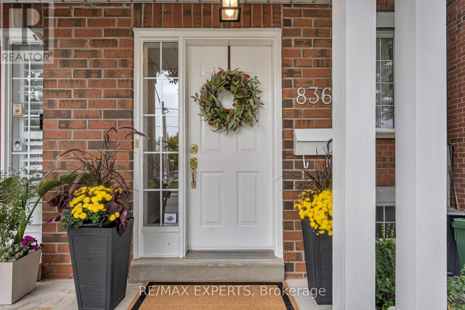 836 St Clarens Avenue, Toronto, Ontario  M6H 3X6 - Photo 3 - W13858270