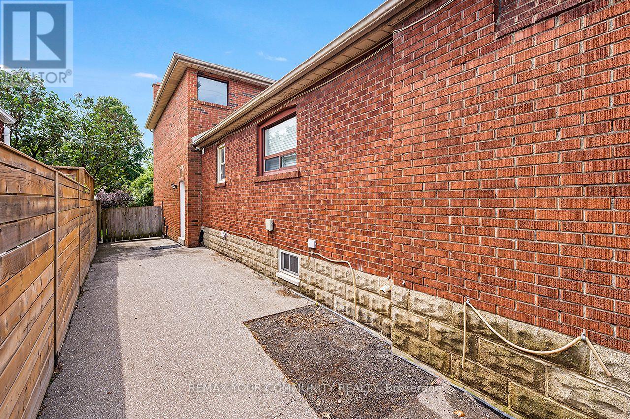 73 Struthers Street, Toronto, Ontario  M8V 1Y2 - Photo 11 - W13858274