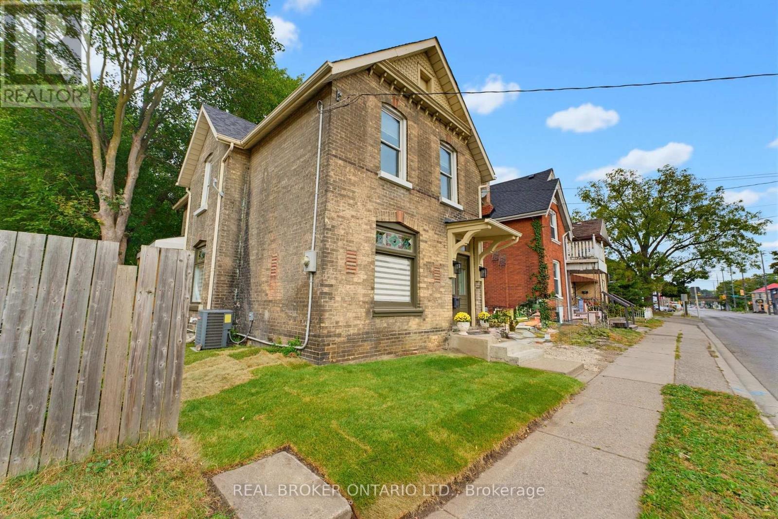 118 Clarence Street, Brantford, Ontario  N3T 2V4 - Photo 3 - X13858260