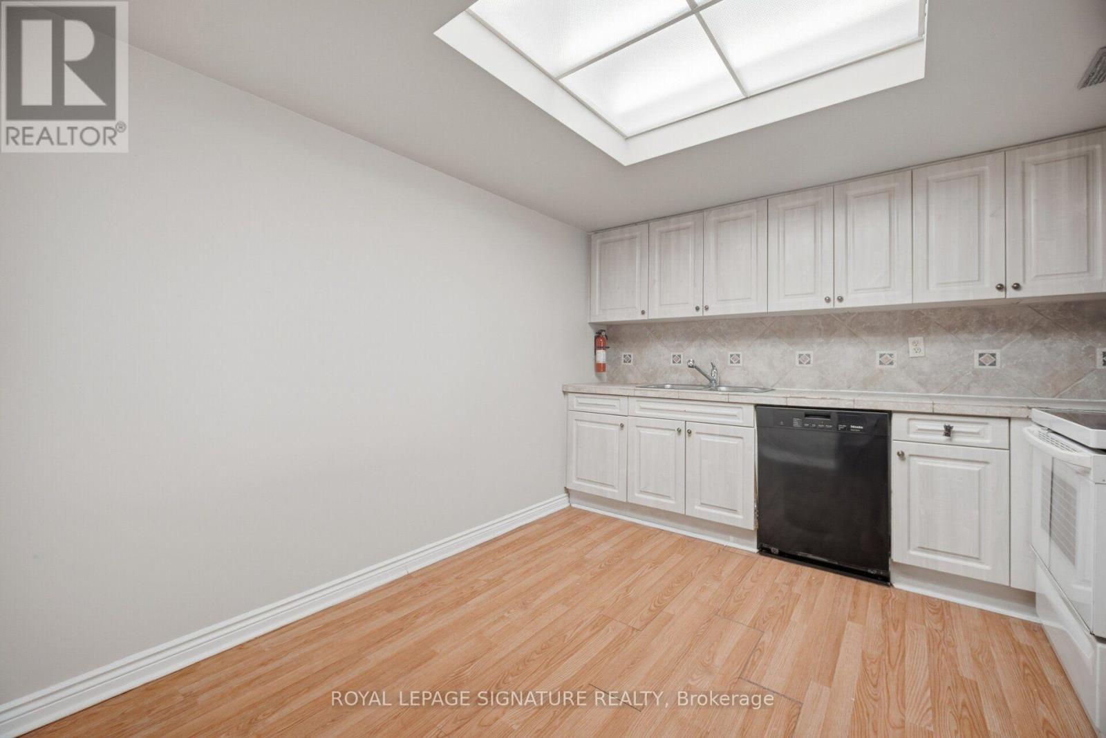 1002 - 77 Carlton Street, Toronto, Ontario  M5B 2J7 - Photo 11 - C13856964