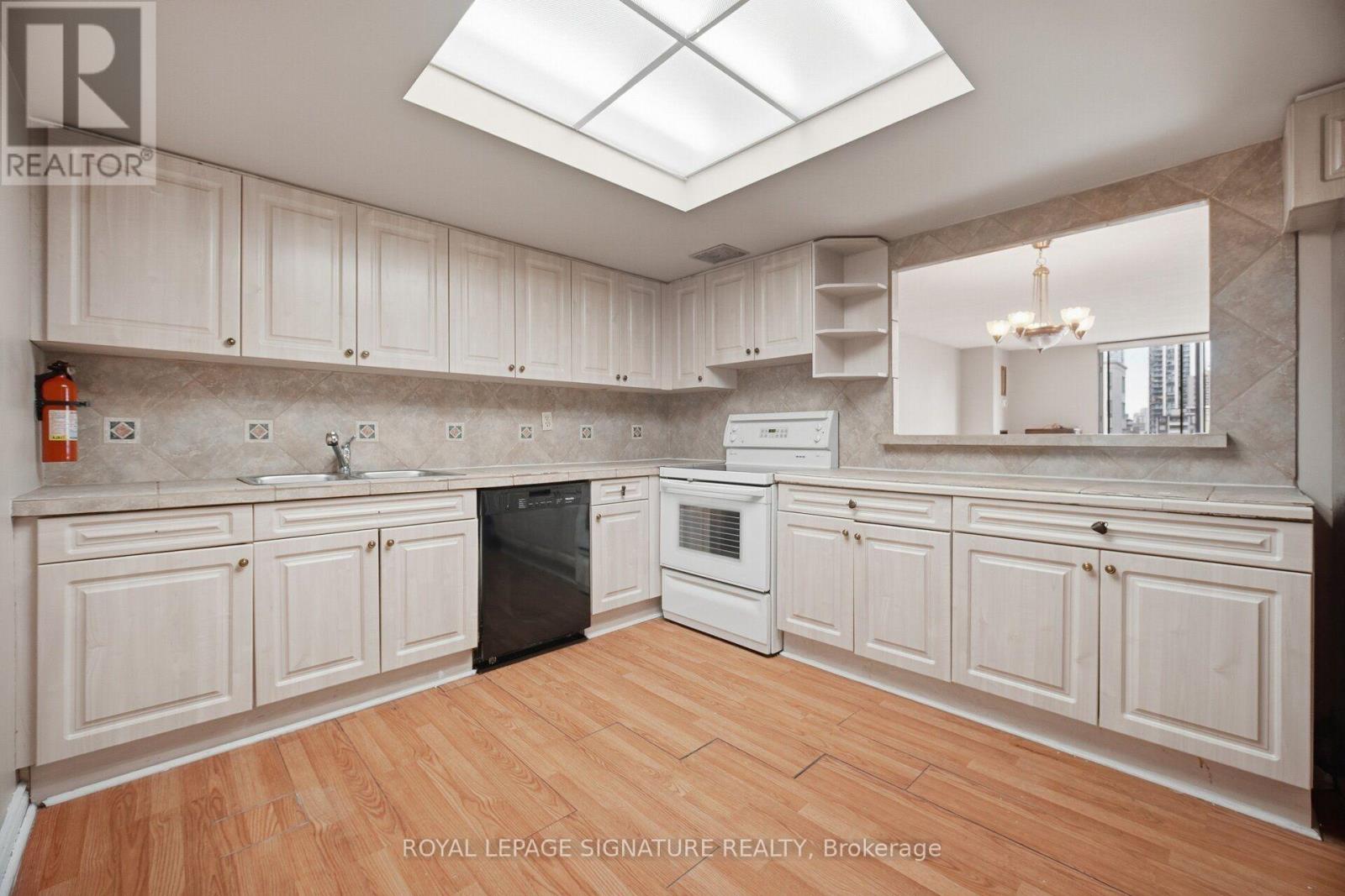 1002 - 77 Carlton Street, Toronto, Ontario  M5B 2J7 - Photo 10 - C13856964
