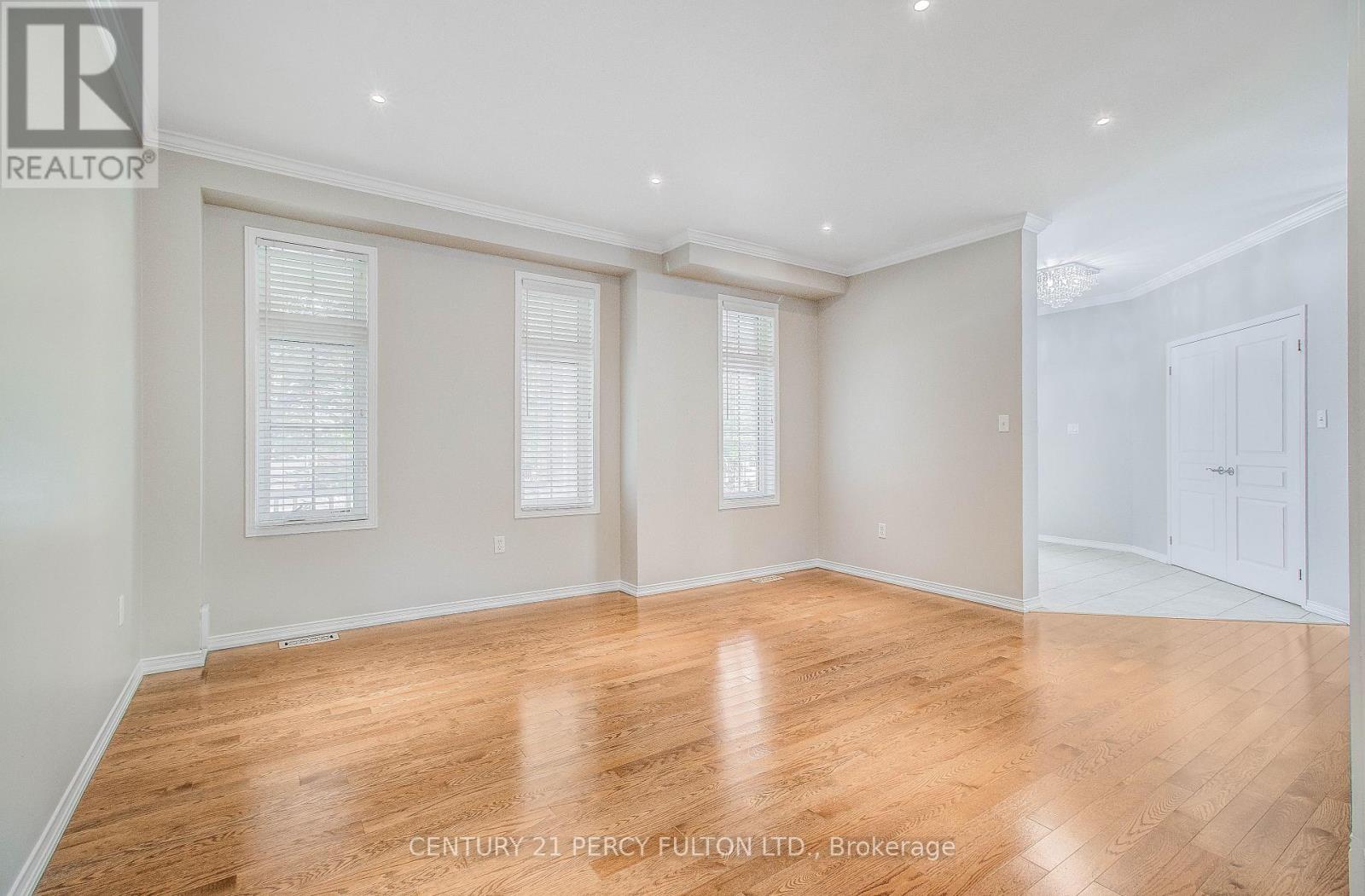 24 Bellhouse Place, Whitby, Ontario  L1M 0G6 - Photo 5 - E13858338