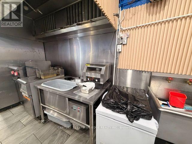 1986 Bloor Street W, Toronto, Ontario  M6P 3K9 - Photo 2 - W13858326
