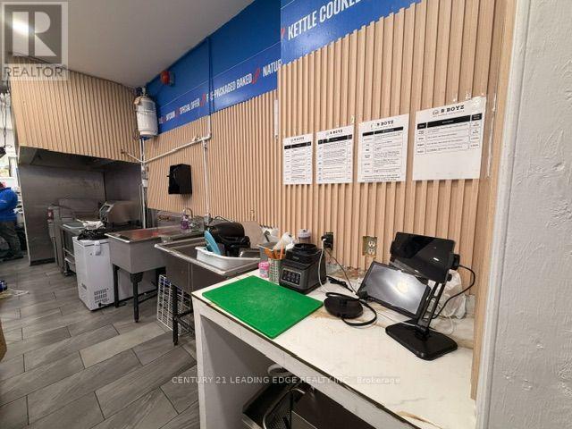 1986 Bloor Street W, Toronto, Ontario  M6P 3K9 - Photo 3 - W13858326
