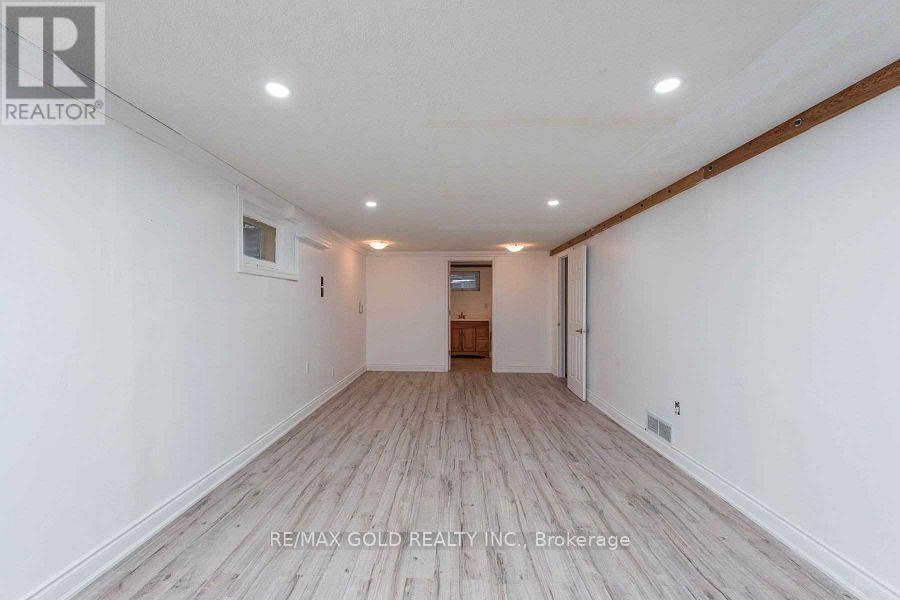 28 Devonshire Drive, Brampton, Ontario  L6T 3G3 - Photo 3 - W13858350