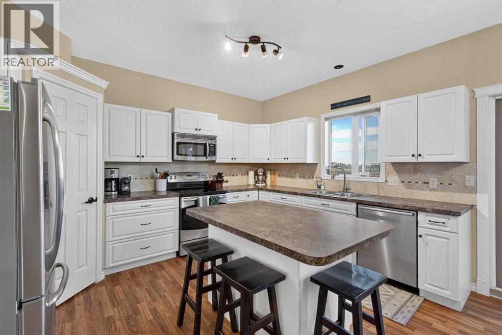 108 Tamarack Road, Three Hills, Alberta  T0M 2A0 - Photo 9 - A2348870