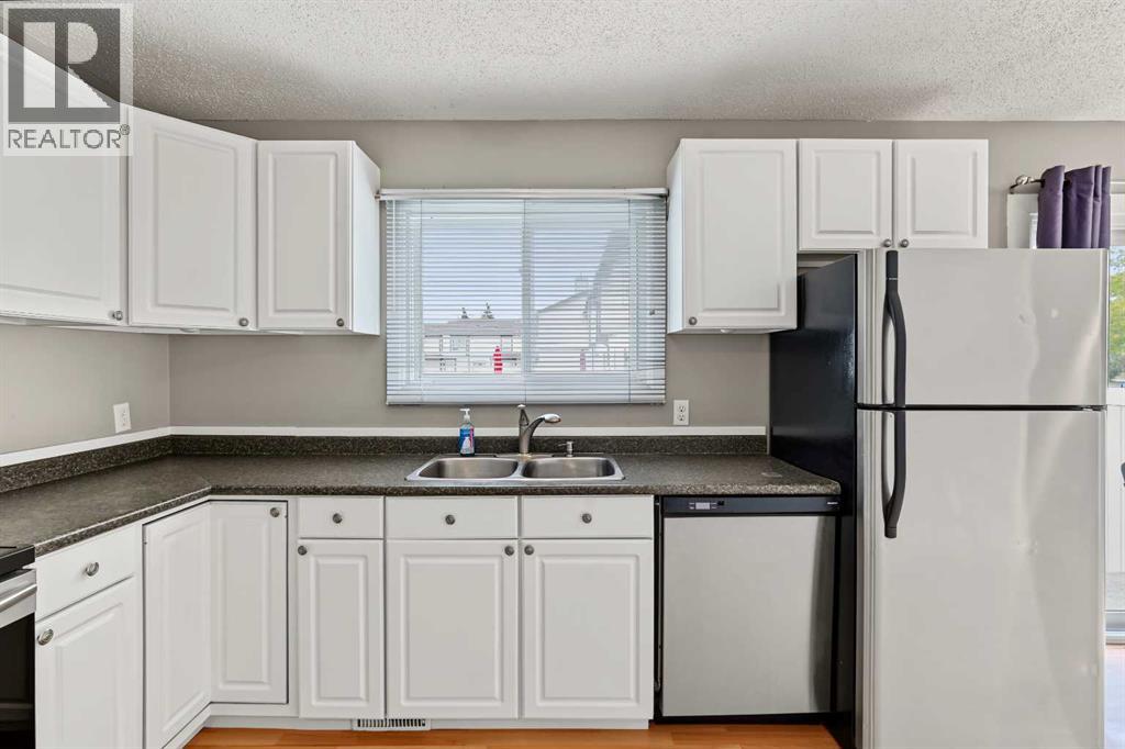 1215 137 Avenue Se, Calgary, Alberta  t2j 6n3 - Photo 2 - A2349241