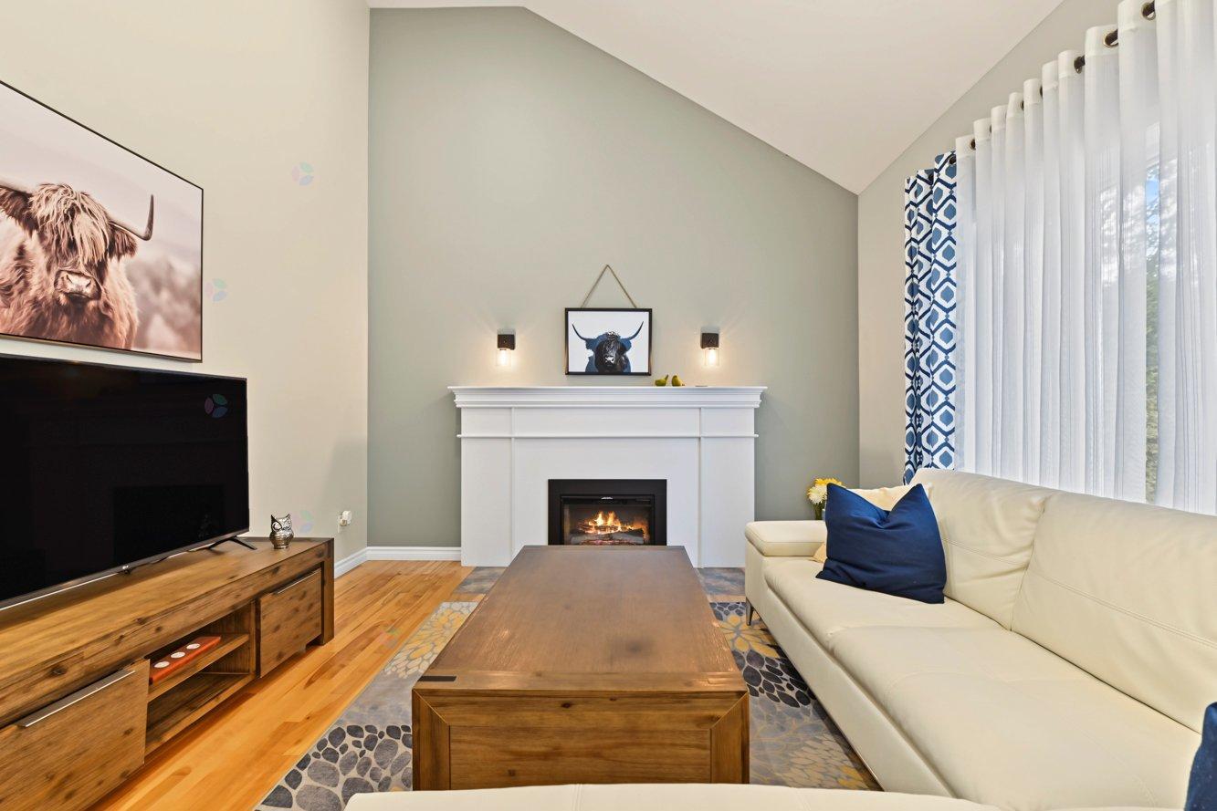 290 Rue Ruth Otterburn Park Quebec Canada J3H4L5 4