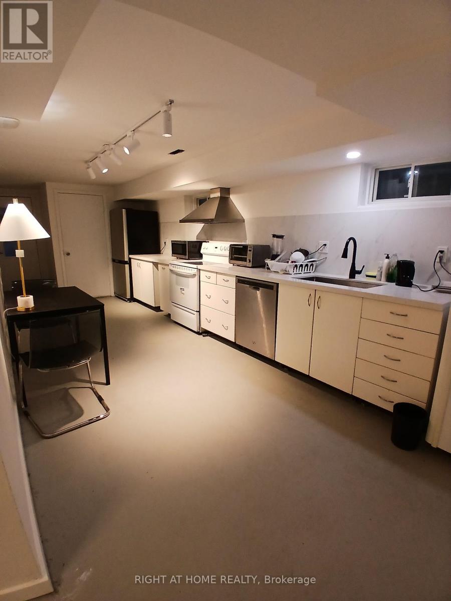 9 Ivan Nelson Drive, Toronto, Ontario  M2R 3P6 - Photo 9 - C13858418