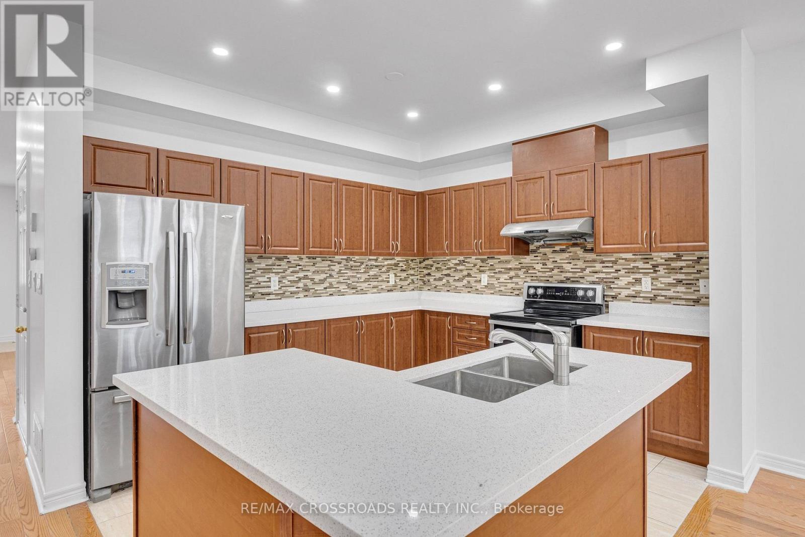 138 Angus Drive, Ajax, Ontario  L1S 5G8 - Photo 26 - E13858414