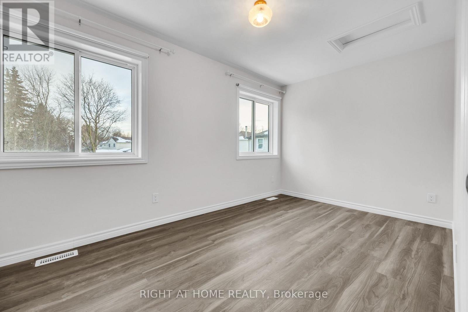 B - 23 Kirkham Drive, Ajax (Central West), Ontario  L1S 5K6 - Photo 10 - E13858450