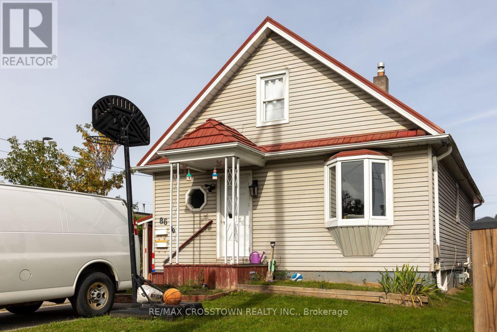 86 Victoria Street, Barrie, Ontario L4N 2J1 - Photo 2 - S13858458