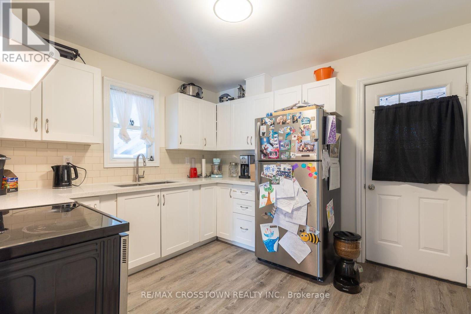 86 Victoria Street, Barrie, Ontario L4N 2J1 - Photo 6 - S13858458
