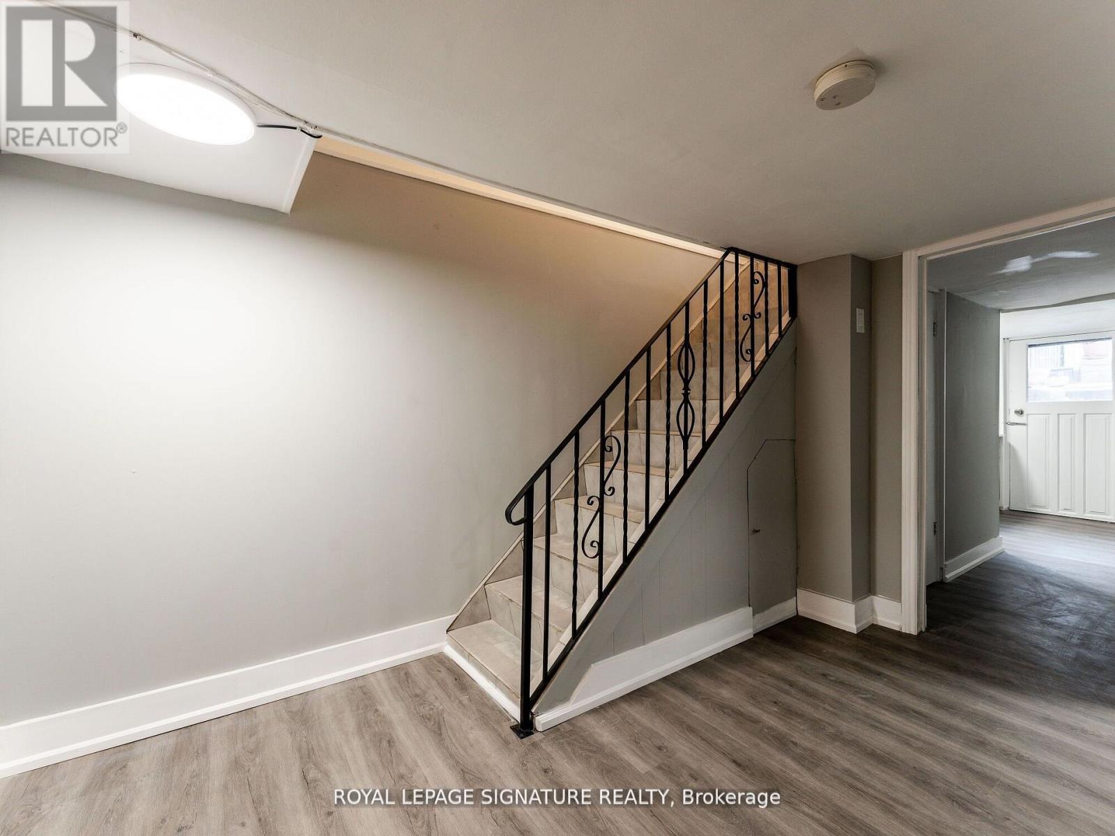 1070 Shaw Street, Toronto (Dovercourt-Wallace Emerson-Junction), Ontario  M6G 3N5 - Photo 11 - W13858386