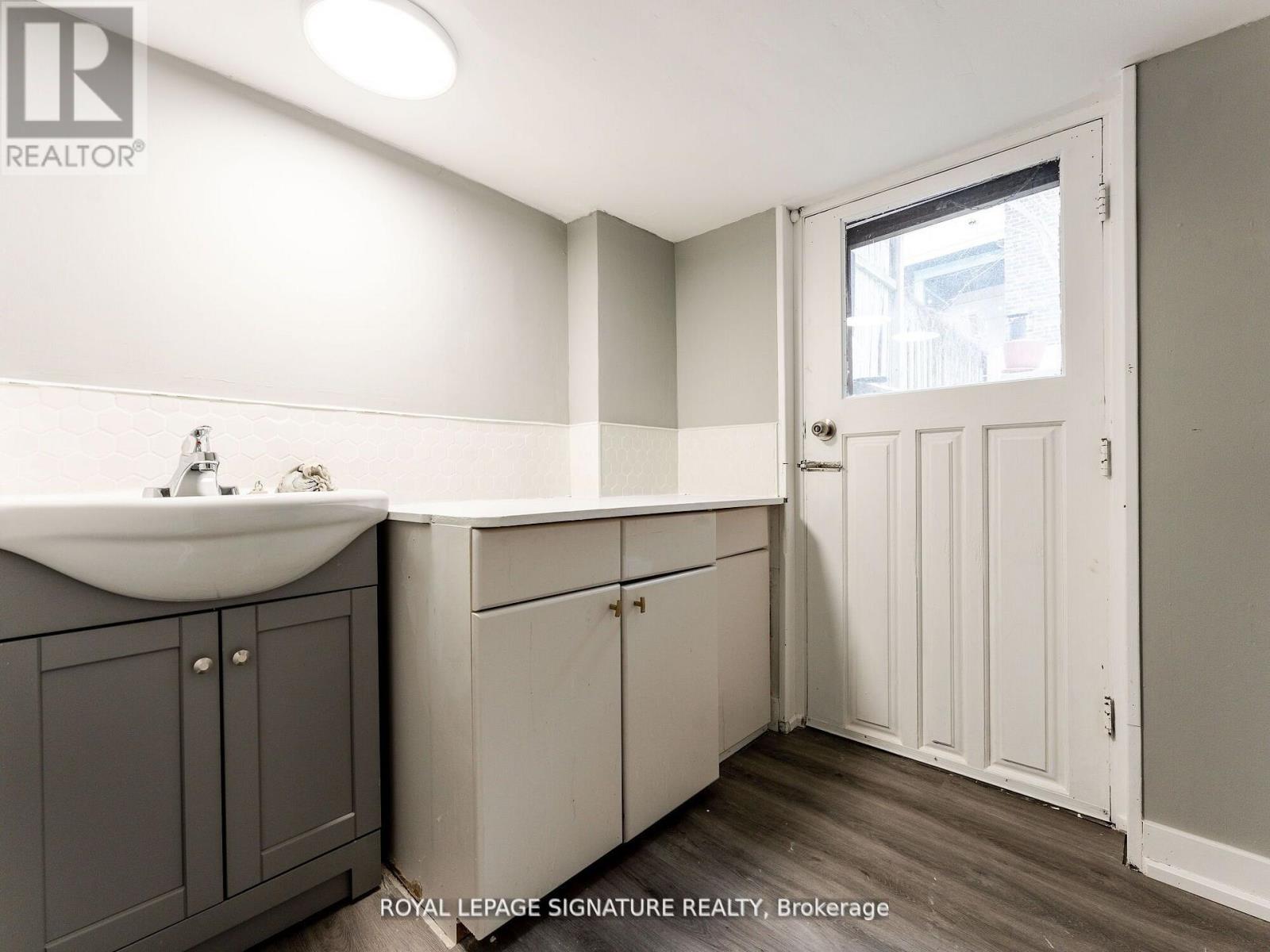 1070 Shaw Street, Toronto (Dovercourt-Wallace Emerson-Junction), Ontario  M6G 3N5 - Photo 14 - W13858386