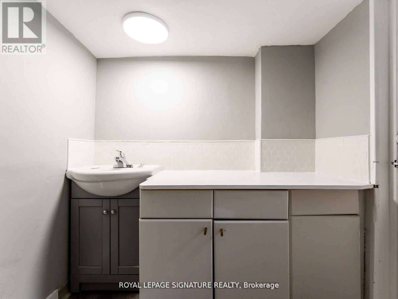 1070 Shaw Street, Toronto (Dovercourt-Wallace Emerson-Junction), Ontario  M6G 3N5 - Photo 15 - W13858386