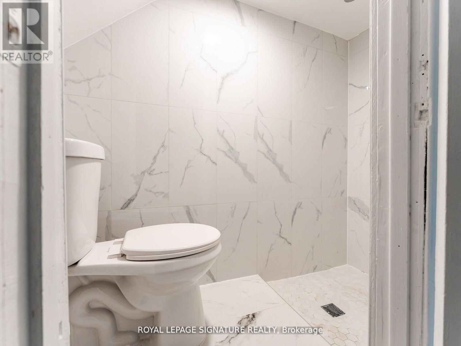 1070 Shaw Street, Toronto (Dovercourt-Wallace Emerson-Junction), Ontario  M6G 3N5 - Photo 17 - W13858386