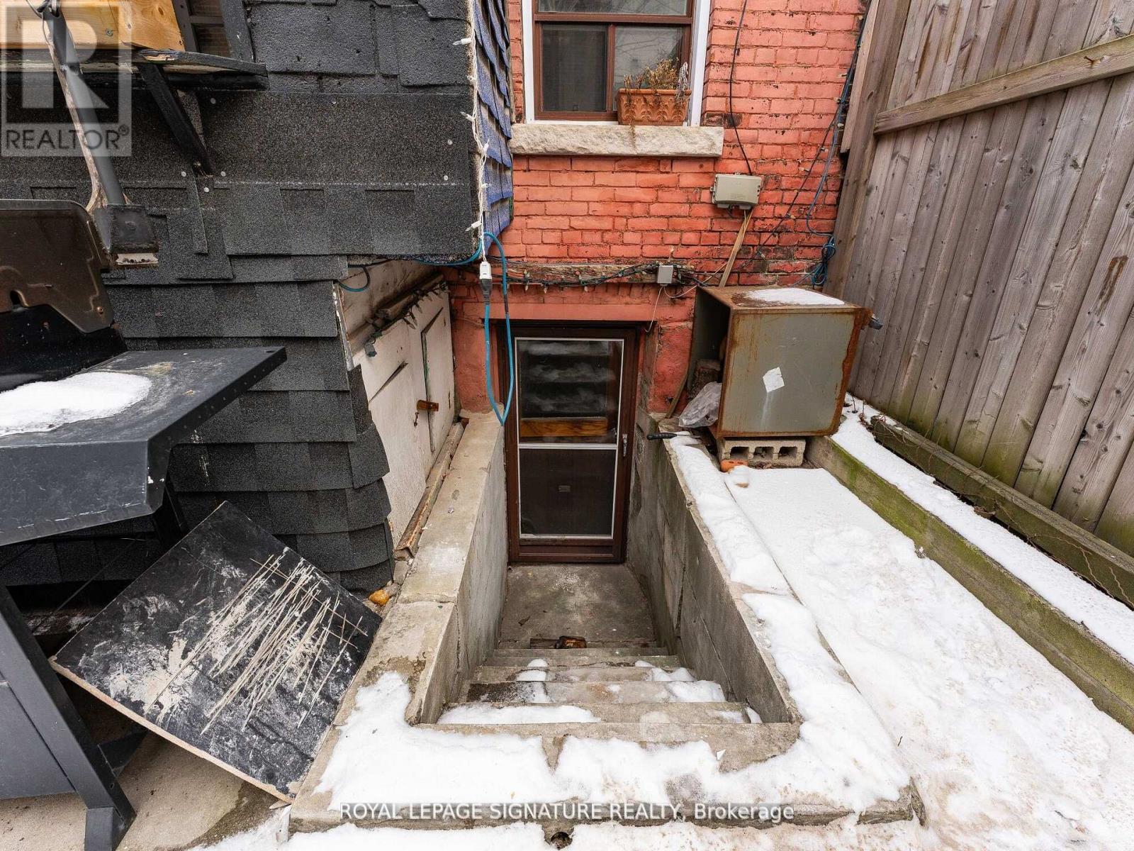 1070 Shaw Street, Toronto (Dovercourt-Wallace Emerson-Junction), Ontario  M6G 3N5 - Photo 19 - W13858386