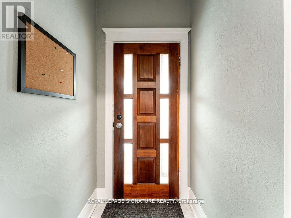 1070 Shaw Street, Toronto (Dovercourt-Wallace Emerson-Junction), Ontario  M6G 3N5 - Photo 2 - W13858386
