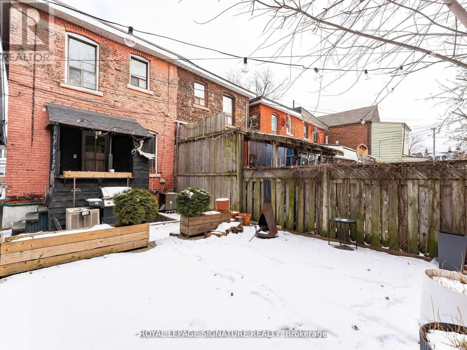1070 Shaw Street, Toronto (Dovercourt-Wallace Emerson-Junction), Ontario  M6G 3N5 - Photo 21 - W13858386
