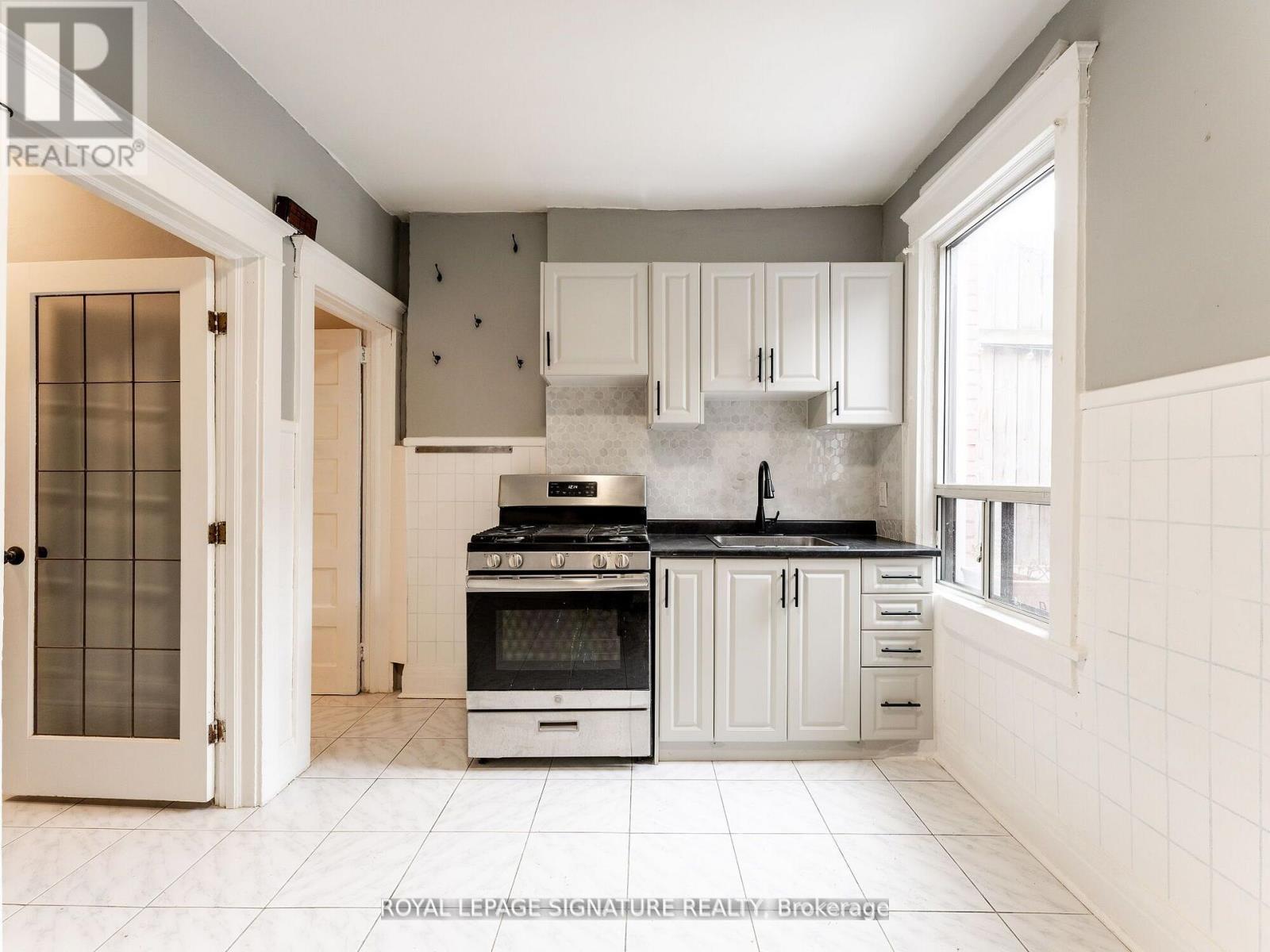 1070 Shaw Street, Toronto (Dovercourt-Wallace Emerson-Junction), Ontario  M6G 3N5 - Photo 8 - W13858386