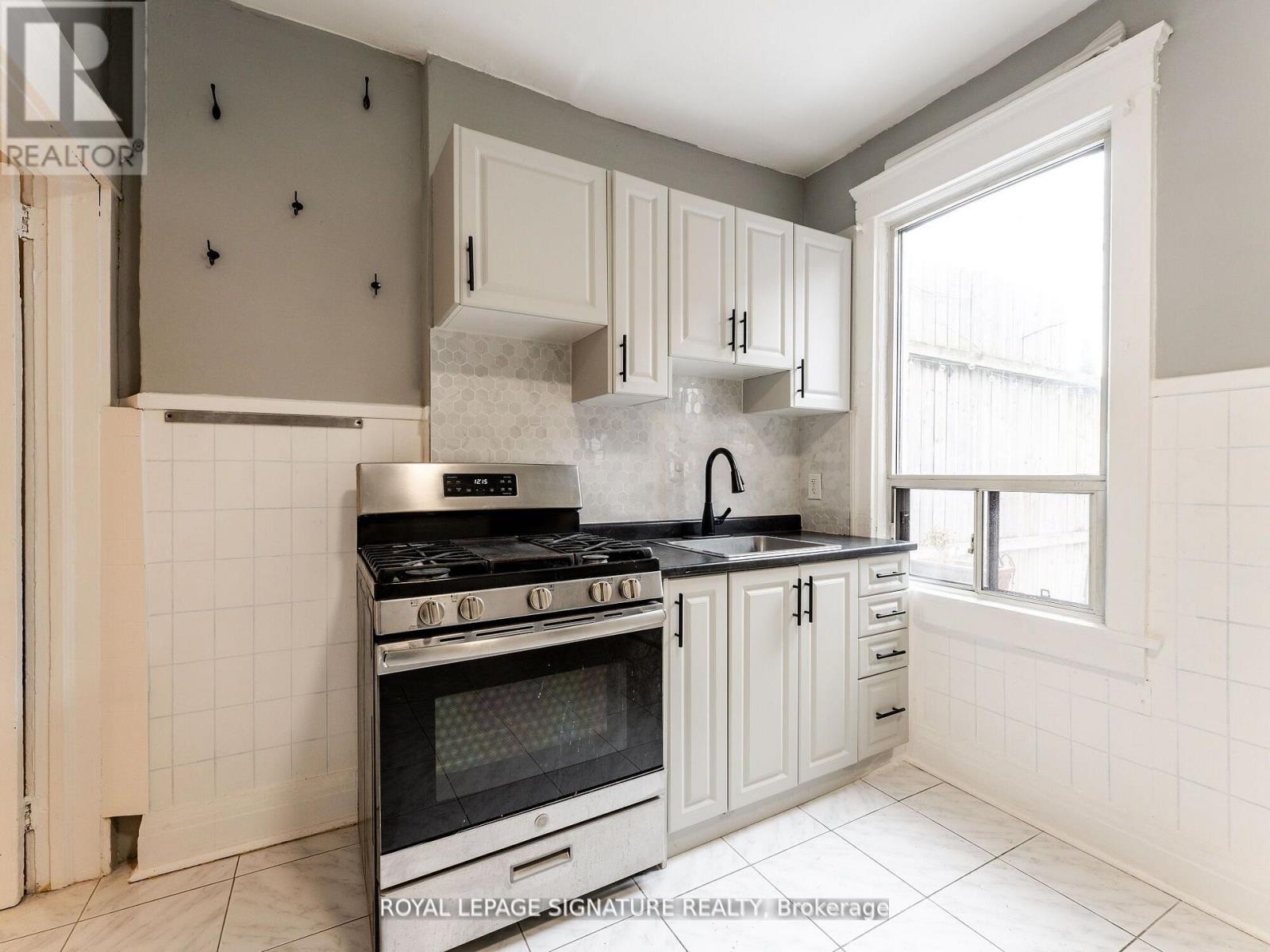 1070 Shaw Street, Toronto (Dovercourt-Wallace Emerson-Junction), Ontario  M6G 3N5 - Photo 9 - W13858386